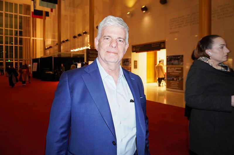 Ông Steve Warren