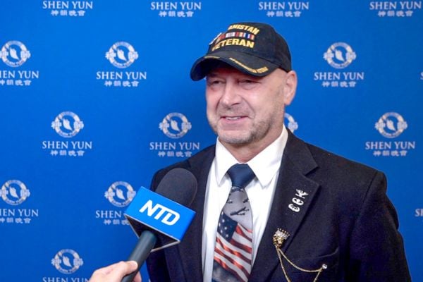 Ông Doug Mastriano
