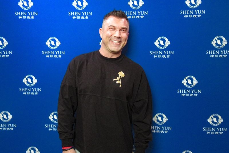 Ông Ethan Petersen