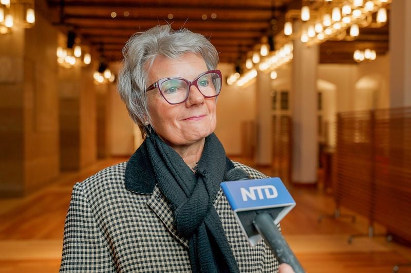 Bà Brigitte Stumpner