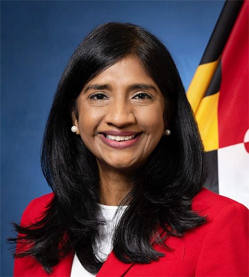 Bà Aruna Miller